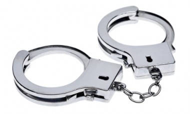BNJ514 Photo of a pair of handcuffs isolated on a white background